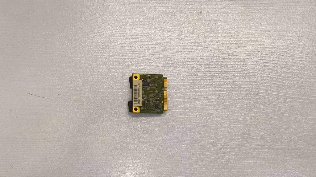 کارت شبکه وای‌فای (Wi-Fi Card) به‌همراه کابل‌های آنتن اصلی Asus K52
