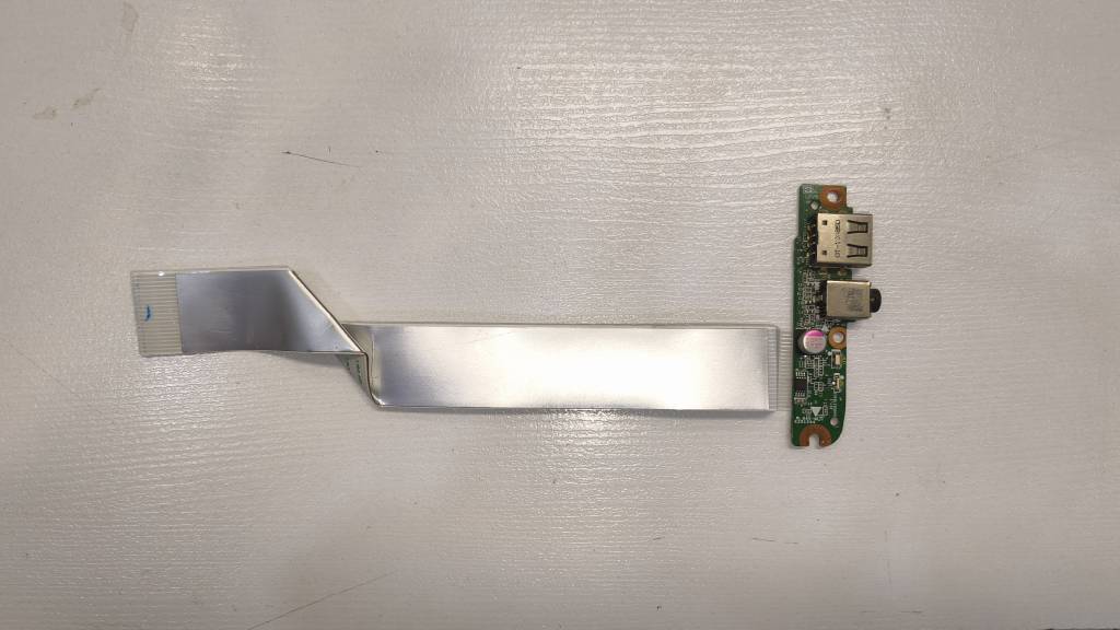 برد USB و جک صدا لپ‌تاپ به‌همراه فلت